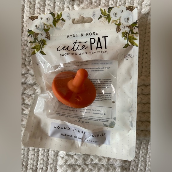 Ryan & Rose Cutie Pat Pacifier and Teether - Picture 4 of 9